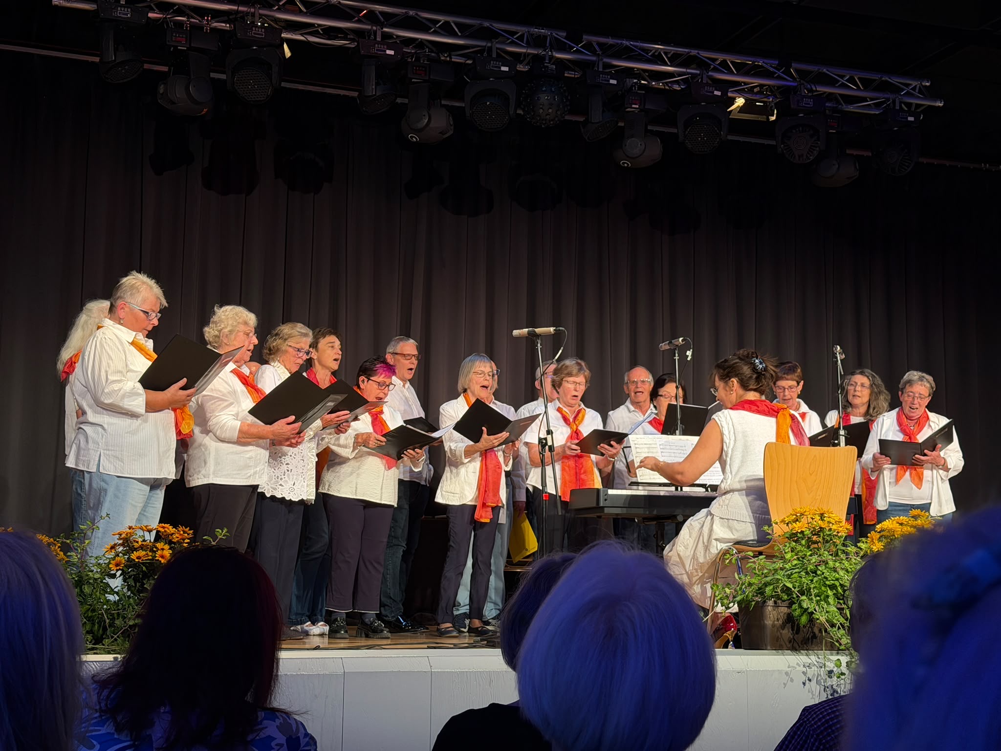Die Chorvereinigung 1864 Fischbach singt zur Lesung mit Tim Frühling